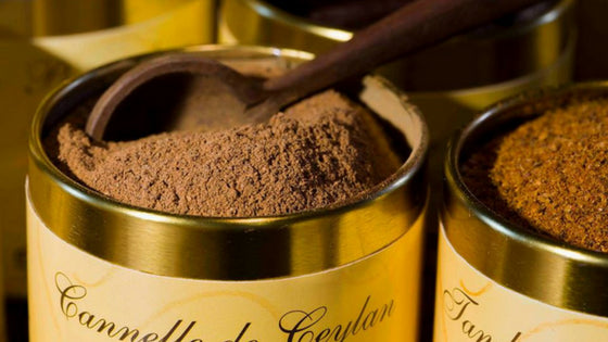 Boites d'épices saravane ouvertes